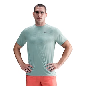 Nike Stride Dri-FIT ADV T-shirt Herr Nike Stride Dri-FIT ADV T-shirt Herr