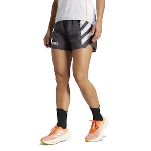 Main image showing a product in the gallery