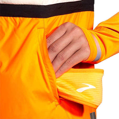 Brooks Run Visible Insulated Vest Women1